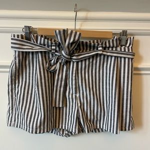 Super cute Love Tree boutique style shorts!